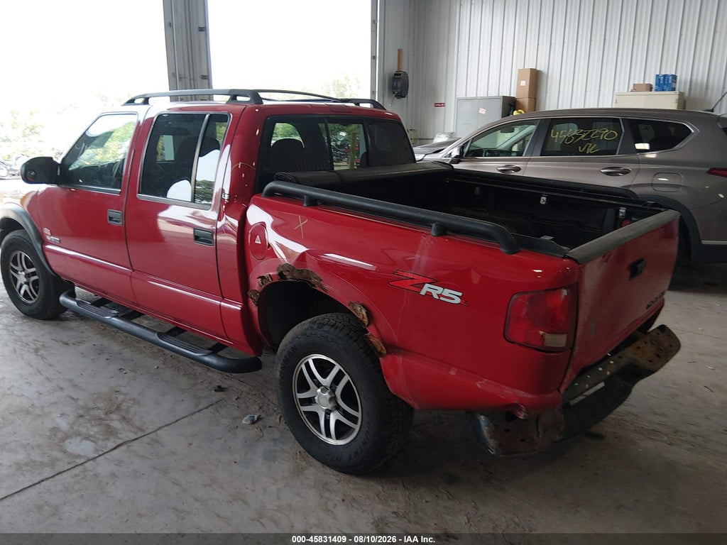 2004 Chevrolet S-10 LS photo 3