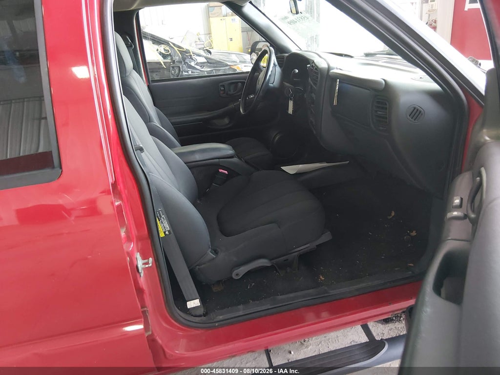 2004 Chevrolet S-10 LS photo 5