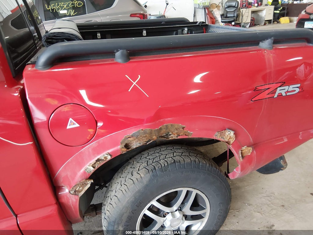 2004 Chevrolet S-10 LS photo 6