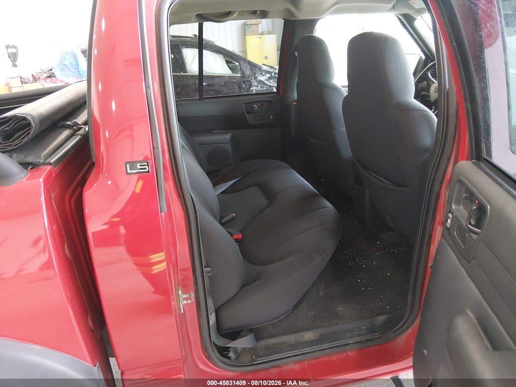 2004 Chevrolet S-10 LS photo 8