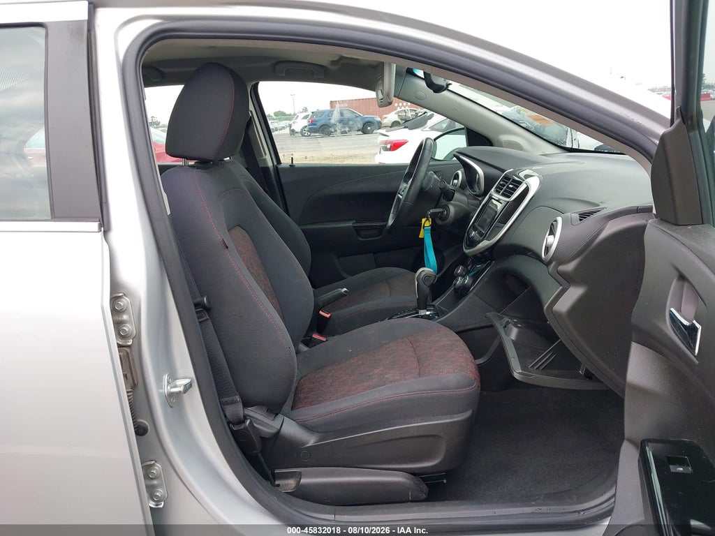 2018 Chevrolet Sonic LT Auto photo 5