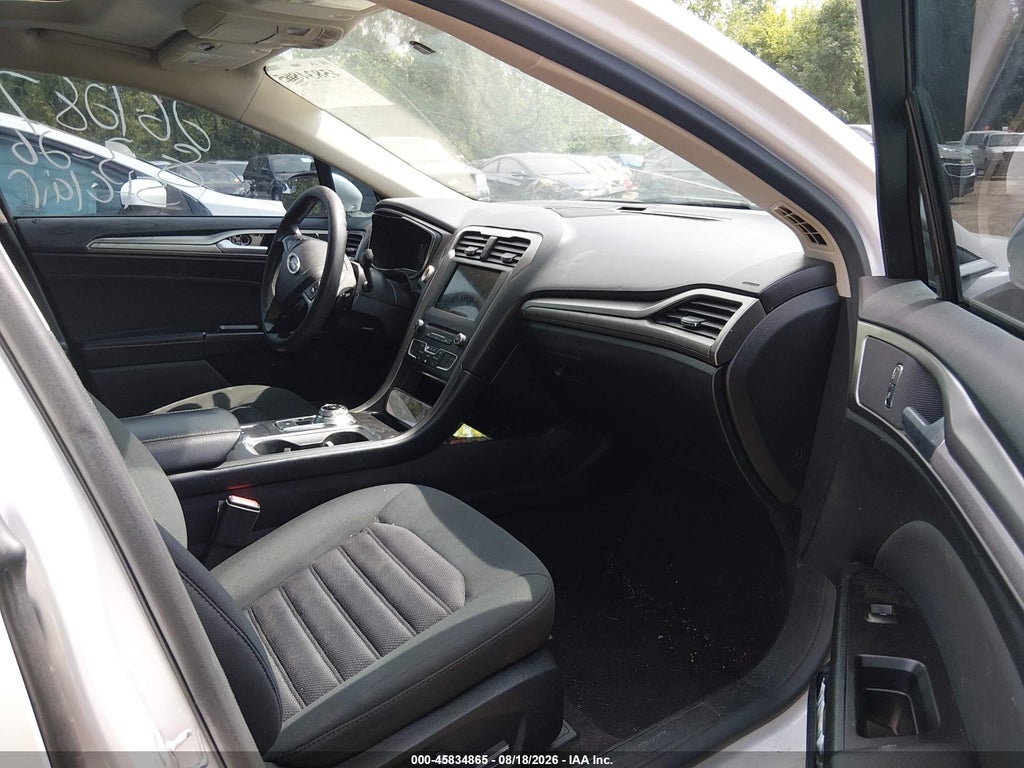 2017 Ford Fusion SE photo 5