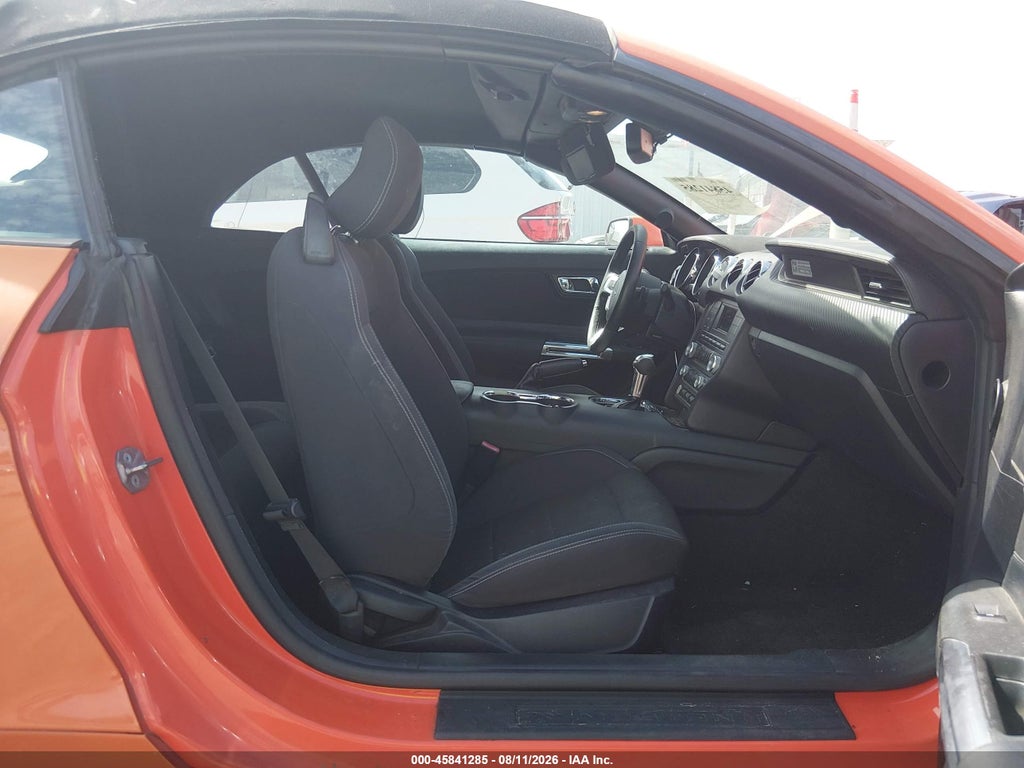 2016 Ford Mustang V6 photo 5