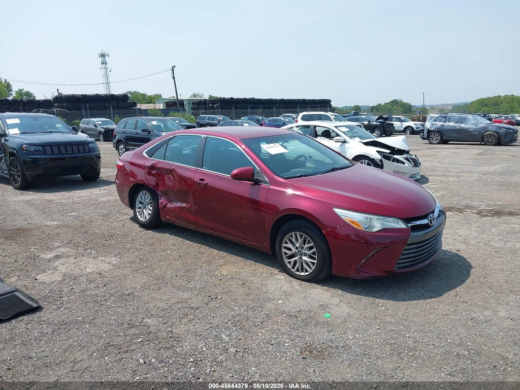 2017 Toyota Camry LE photo 1