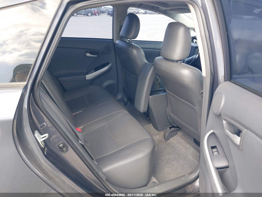 2011 Toyota Prius Four photo 8