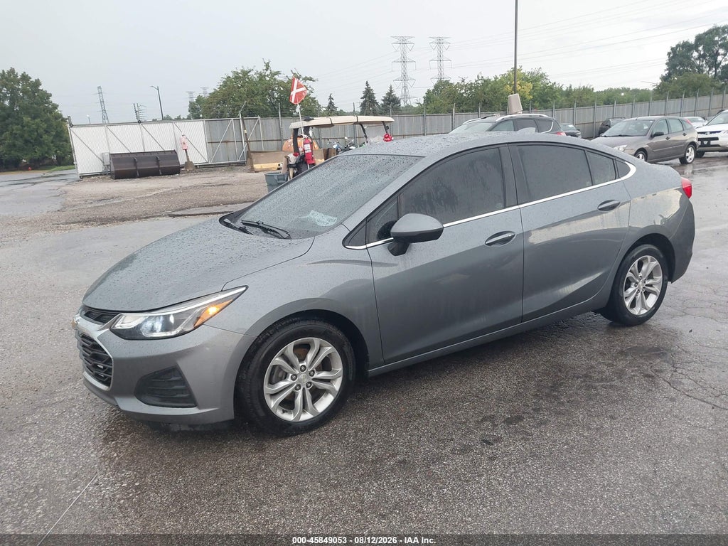 2019 Chevrolet Cruze LT photo 2