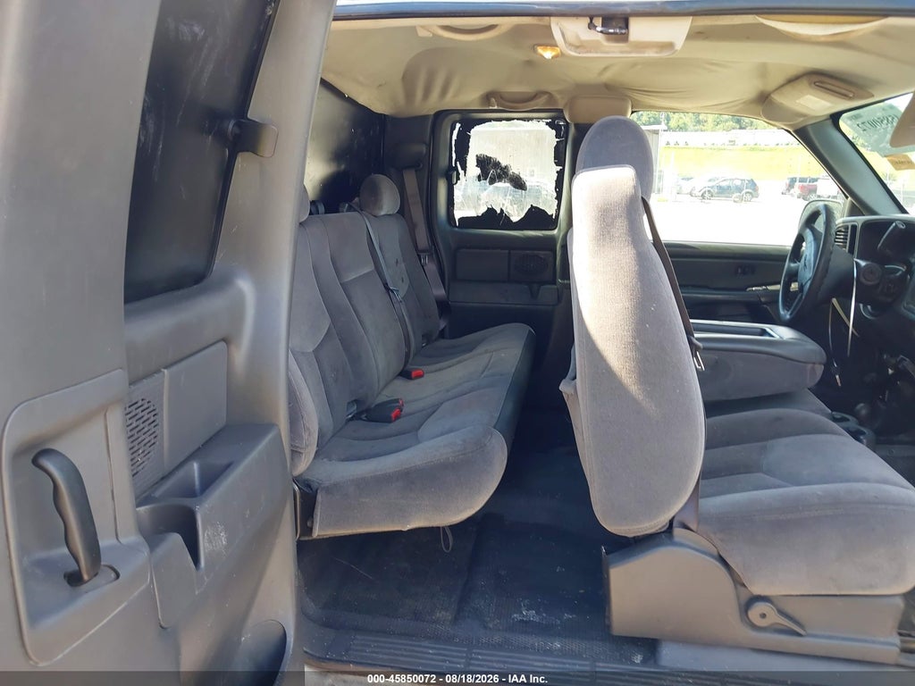 2006 GMC Sierra 2500HD Work Truck photo 8