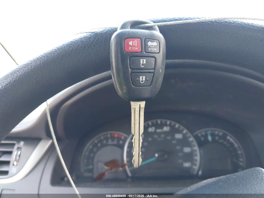 2014 Toyota Camry LE photo 11