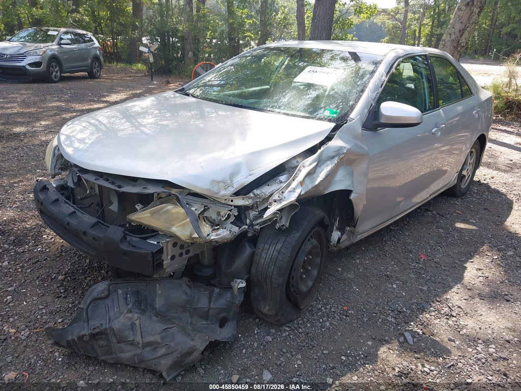 2014 Toyota Camry LE photo 2