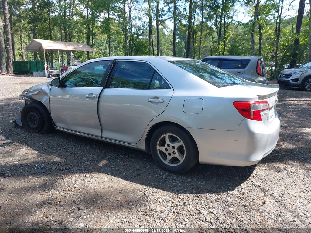 2014 Toyota Camry LE photo 3