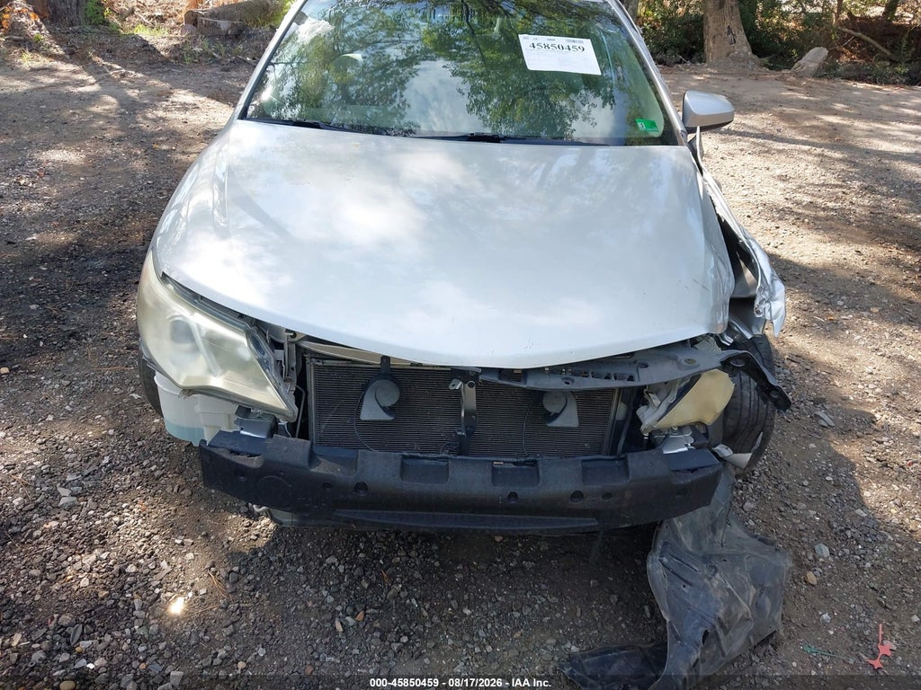 2014 Toyota Camry LE photo 6