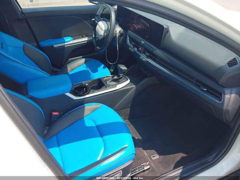 2025 Kia K4 GT-Line photo 5
