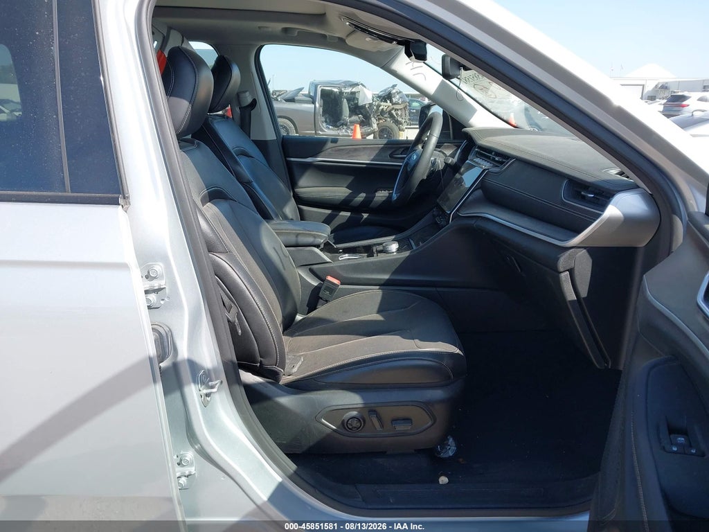 2023 Jeep Grand Cherokee Limited 4X2 photo 5