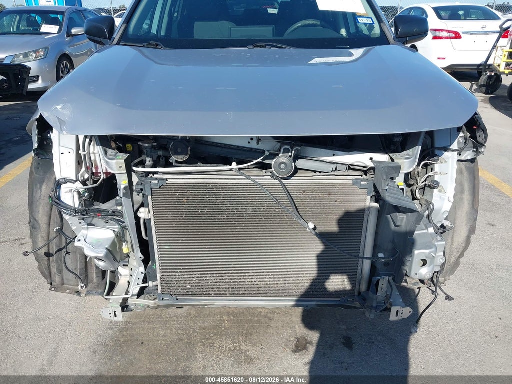 2020 Toyota RAV4 LE photo 6