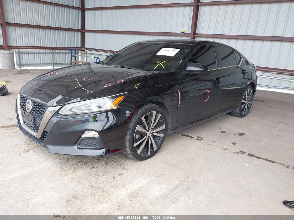 2022 Nissan Altima SR FWD photo 2