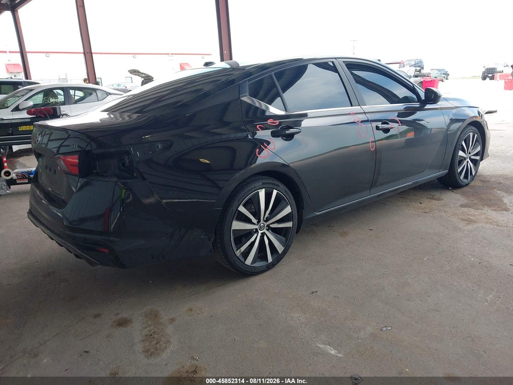 2022 Nissan Altima SR FWD photo 4