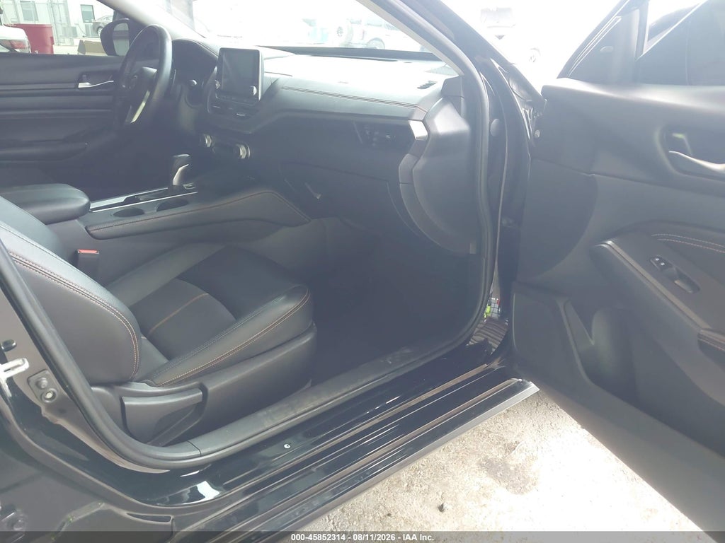 2022 Nissan Altima SR FWD photo 5