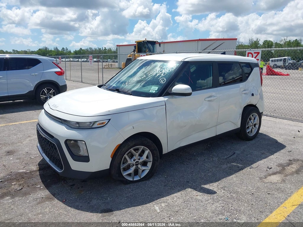 2022 Kia Soul LX photo 2