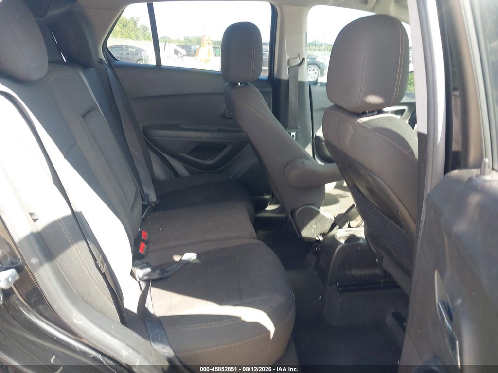 2021 Chevrolet Trax FWD LS photo 8