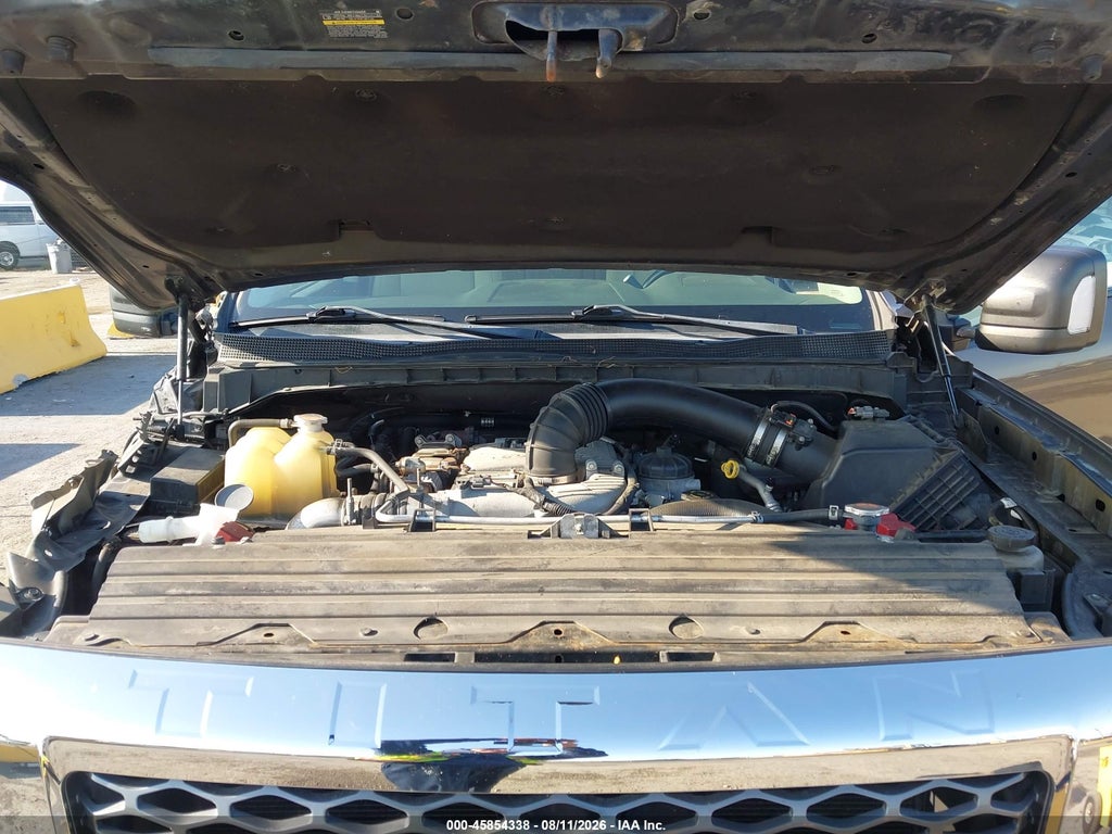 2016 Nissan Titan XD SV Diesel photo 10