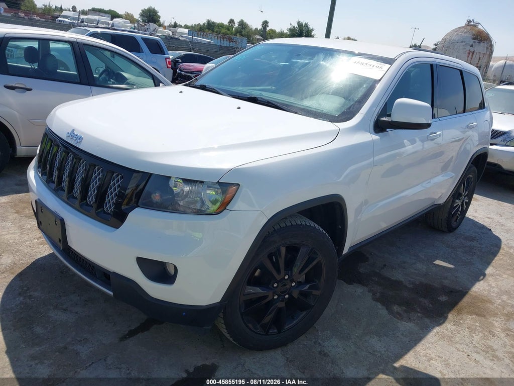2013 Jeep Grand Cherokee Laredo Altitude photo 2