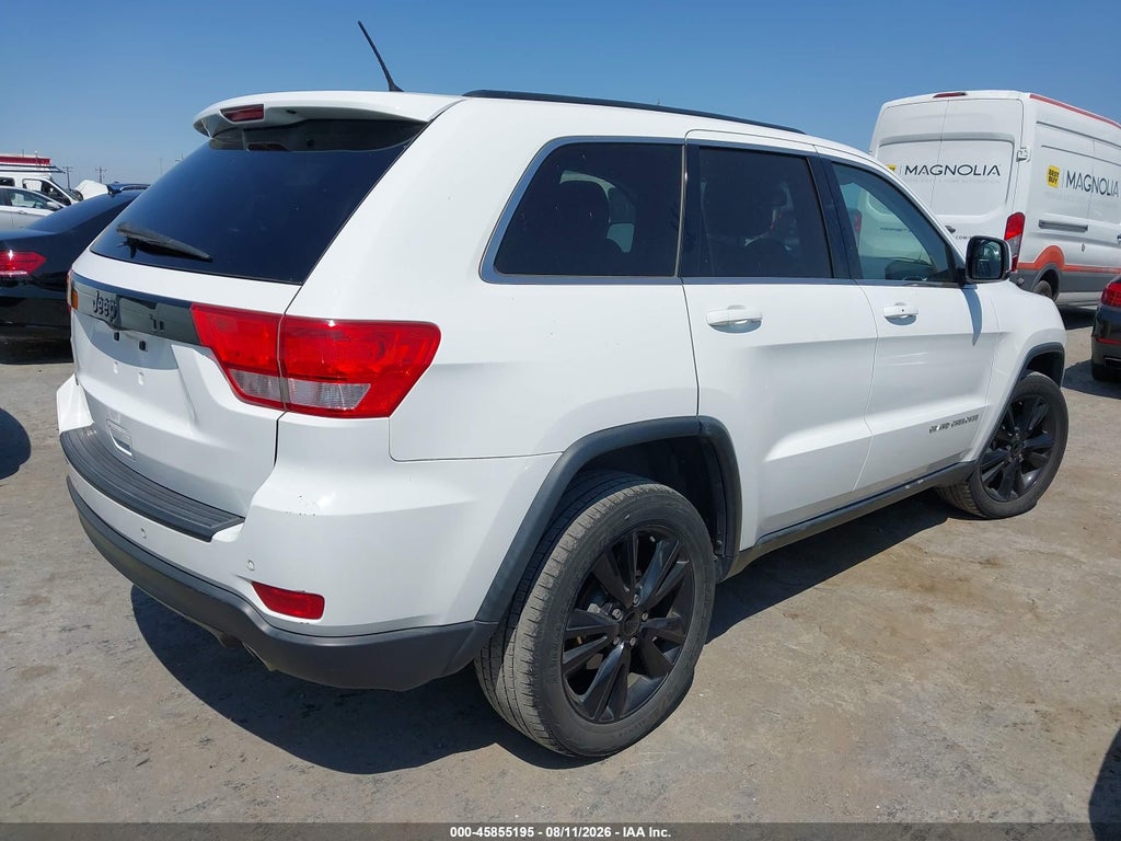 2013 Jeep Grand Cherokee Laredo Altitude photo 4