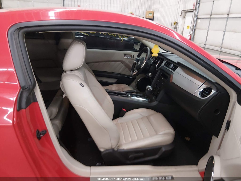 2010 Ford Mustang V6/V6 Premium photo 5