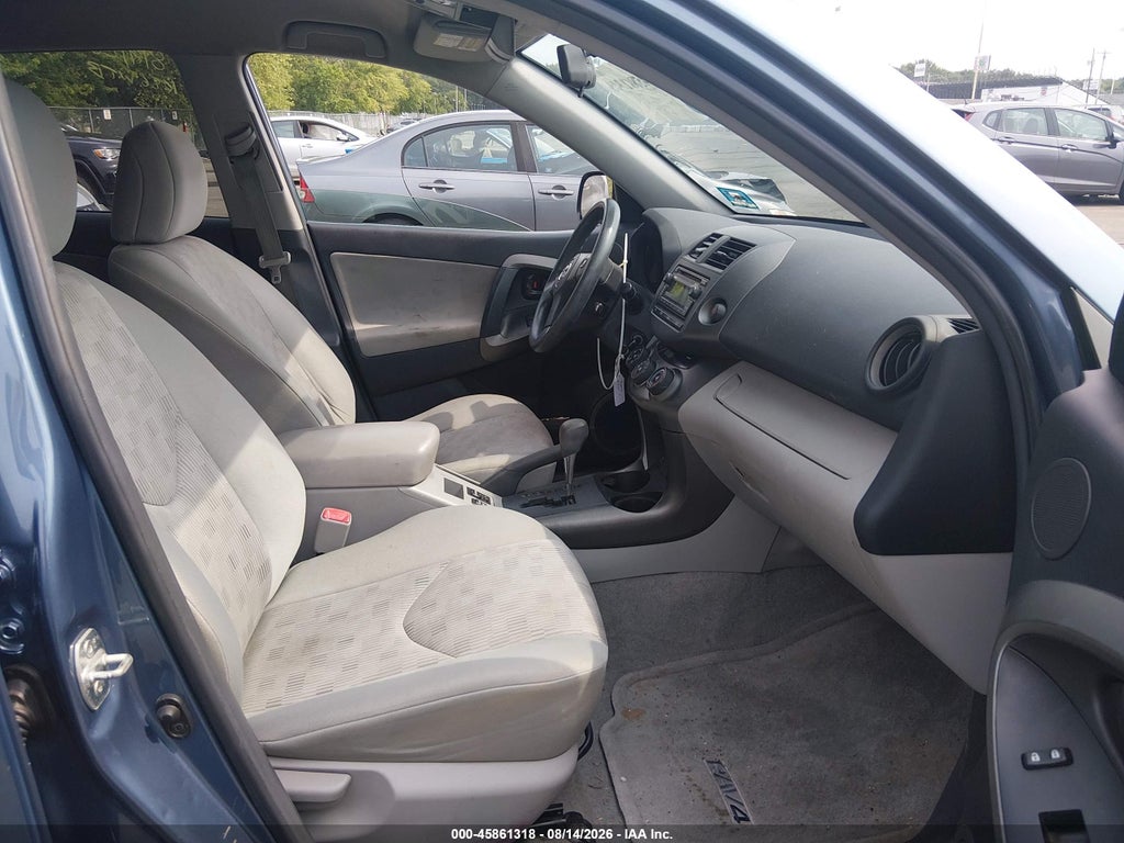 2012 Toyota RAV4 photo 5