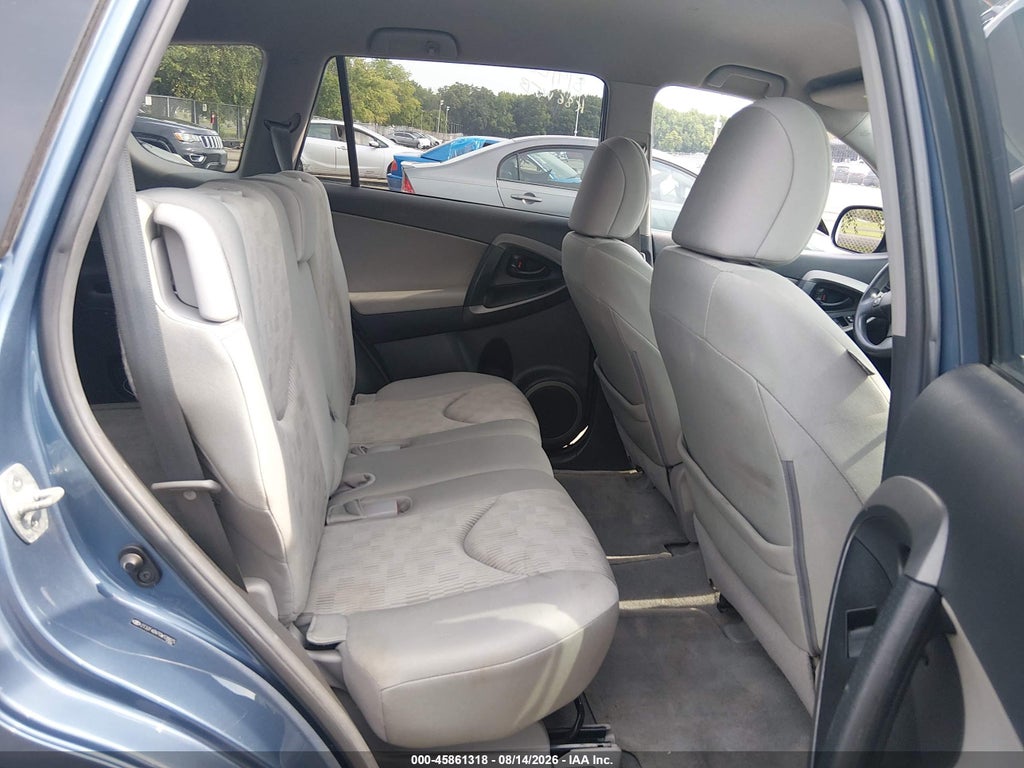2012 Toyota RAV4 photo 8