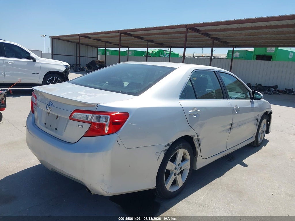 2013 Toyota Camry SE photo 4