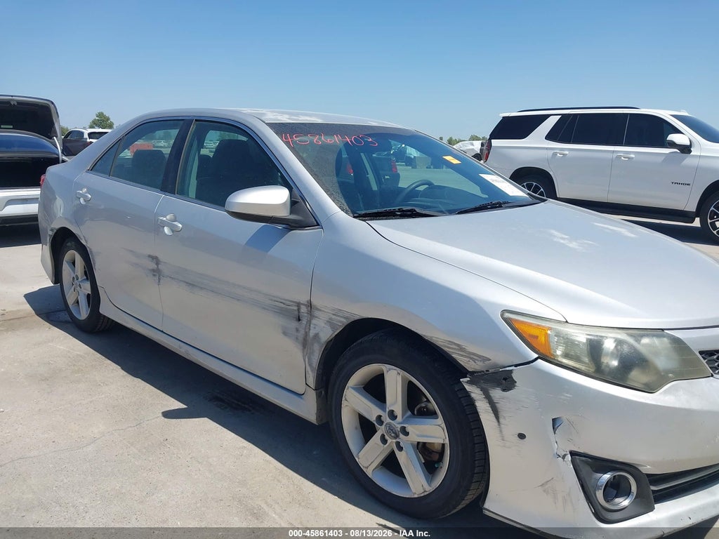2013 Toyota Camry SE photo 6