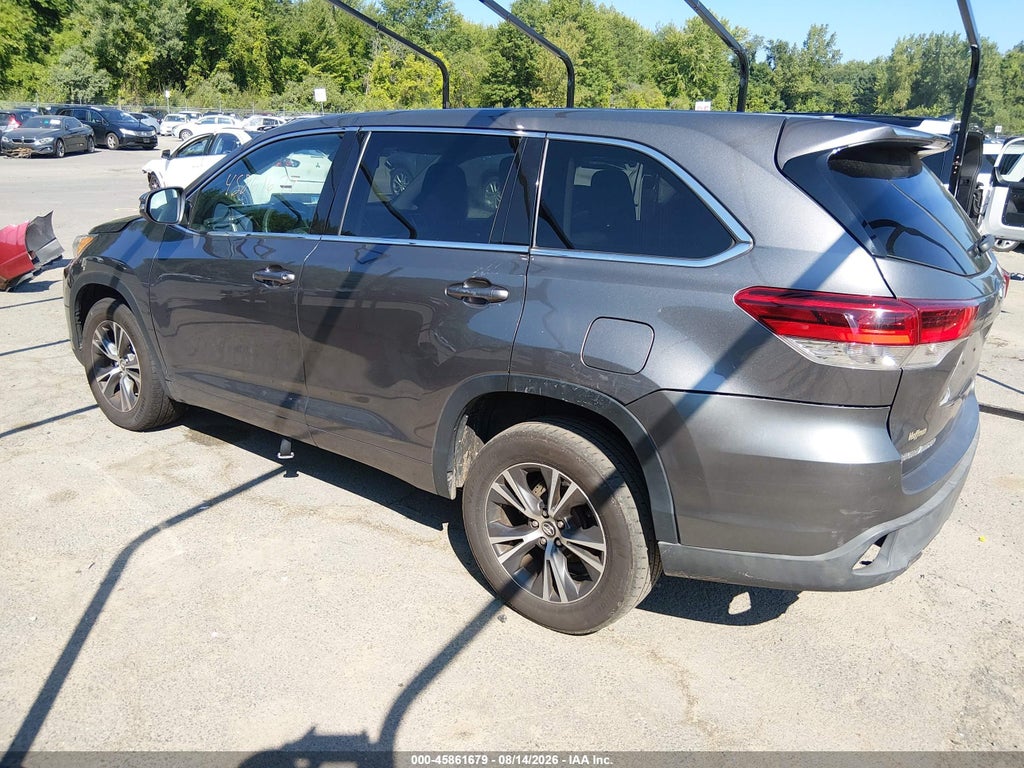 2018 Toyota Highlander LE photo 3
