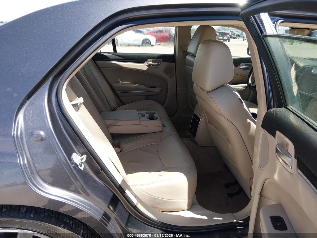 2014 Chrysler 300 photo 8