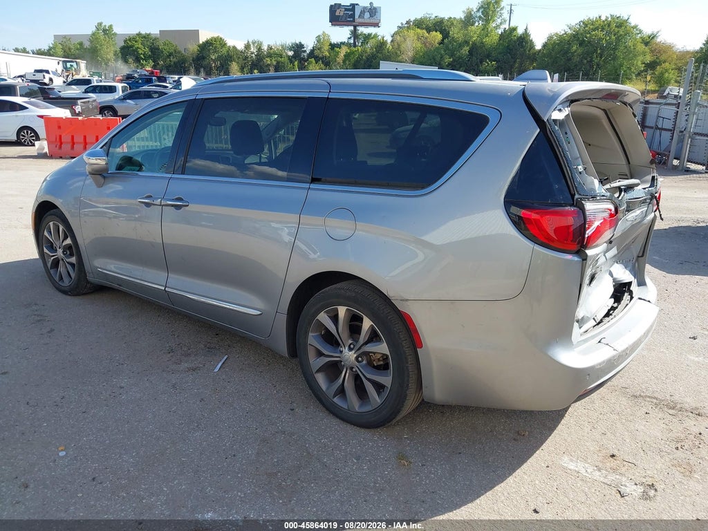2019 Chrysler Pacifica Limited photo 3