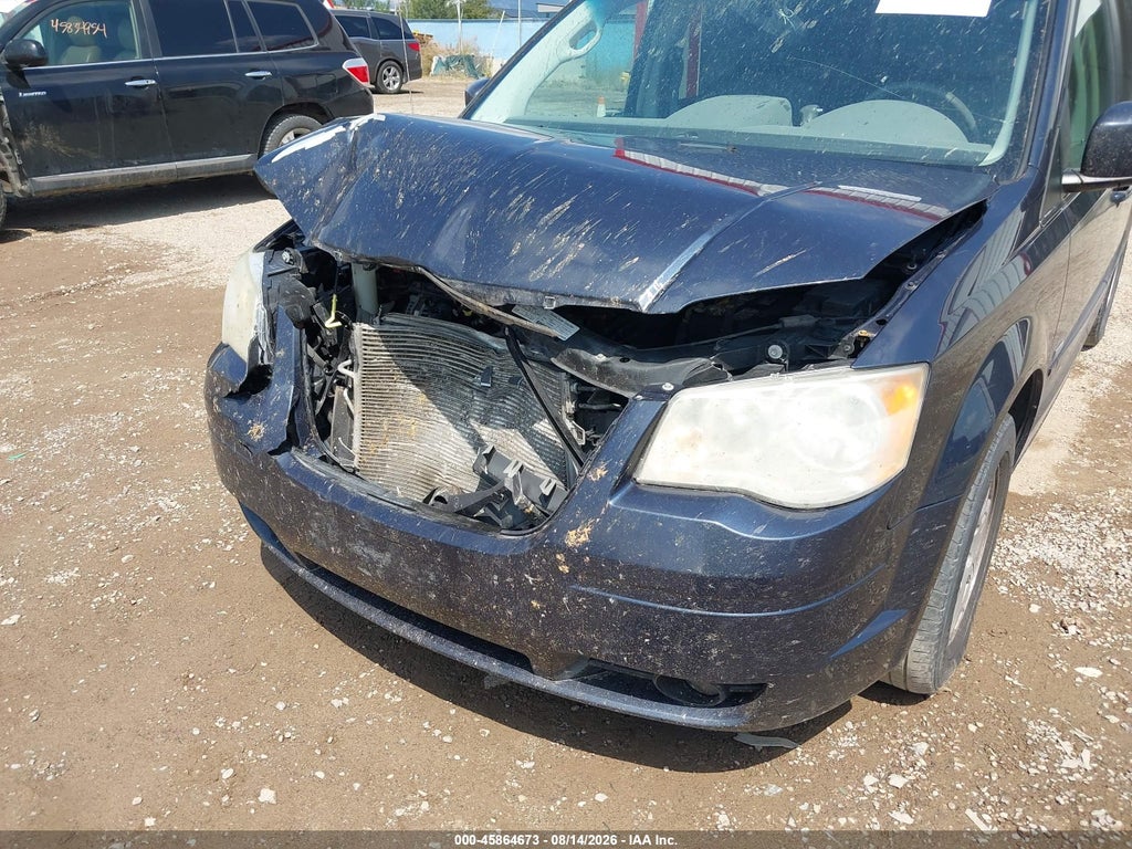 2008 Chrysler Town & Country Touring photo 6