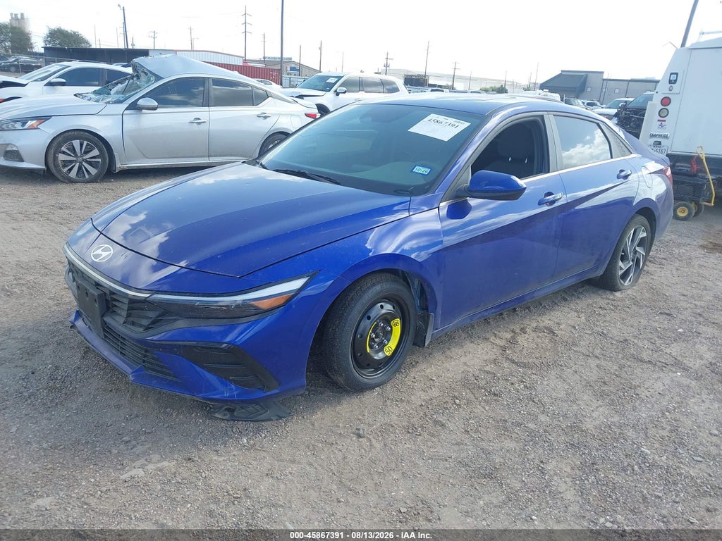 2024 Hyundai Elantra SEL photo 2