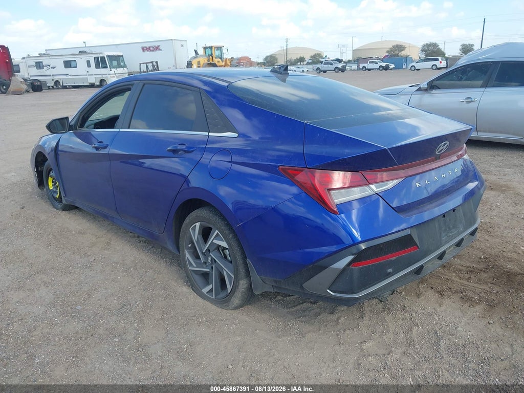 2024 Hyundai Elantra SEL photo 3