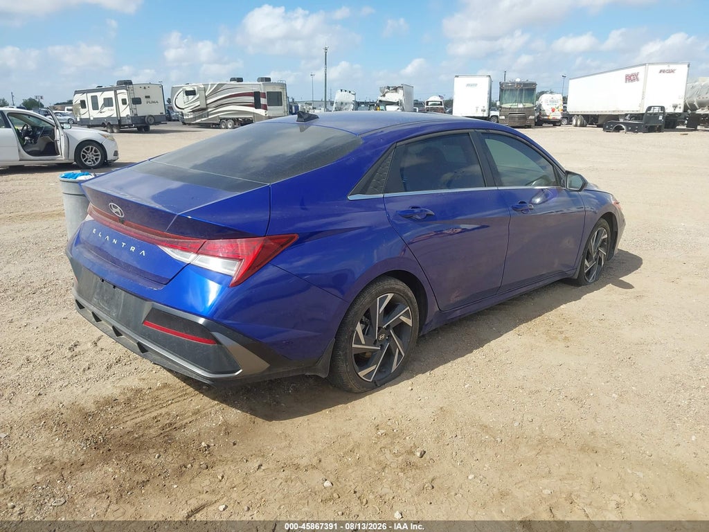 2024 Hyundai Elantra SEL photo 4