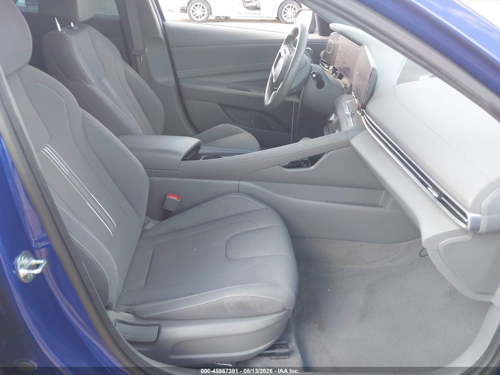 2024 Hyundai Elantra SEL photo 5