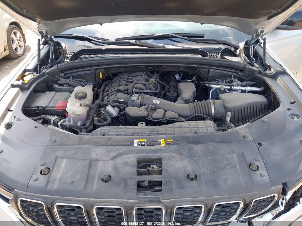 2023 Jeep Grand Cherokee Laredo 4X4 photo 10