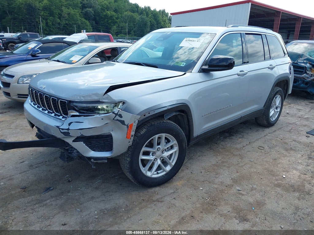 2023 Jeep Grand Cherokee Laredo 4X4 photo 2