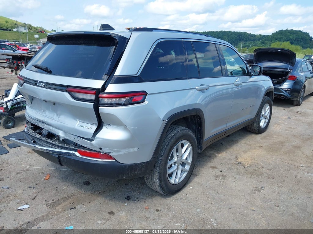 2023 Jeep Grand Cherokee Laredo 4X4 photo 4