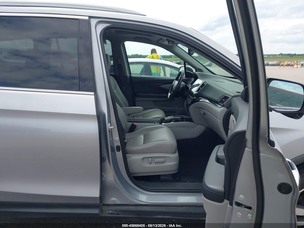 2017 Honda Pilot Touring photo 5