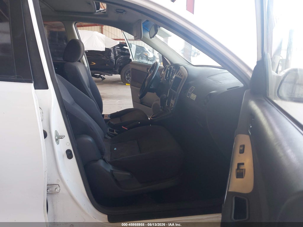 2003 Toyota Matrix XR photo 5