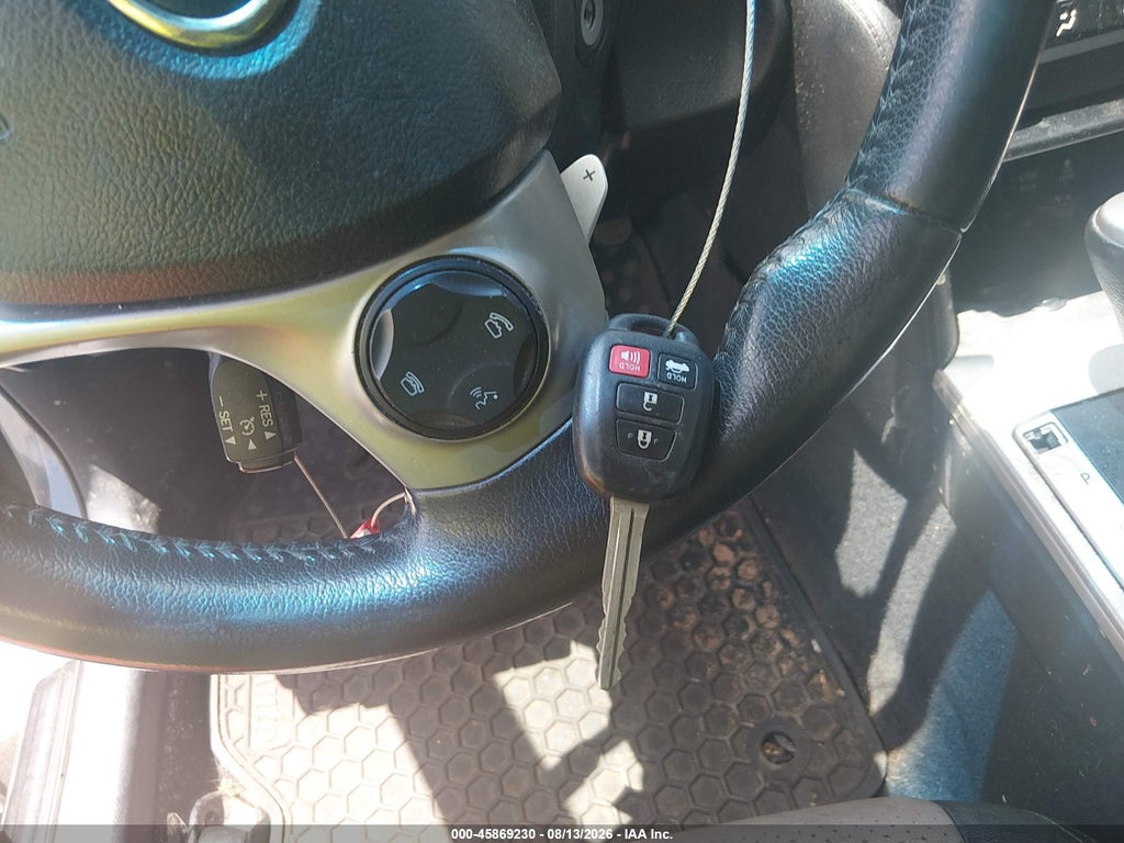 2012 Toyota Camry SE photo 11
