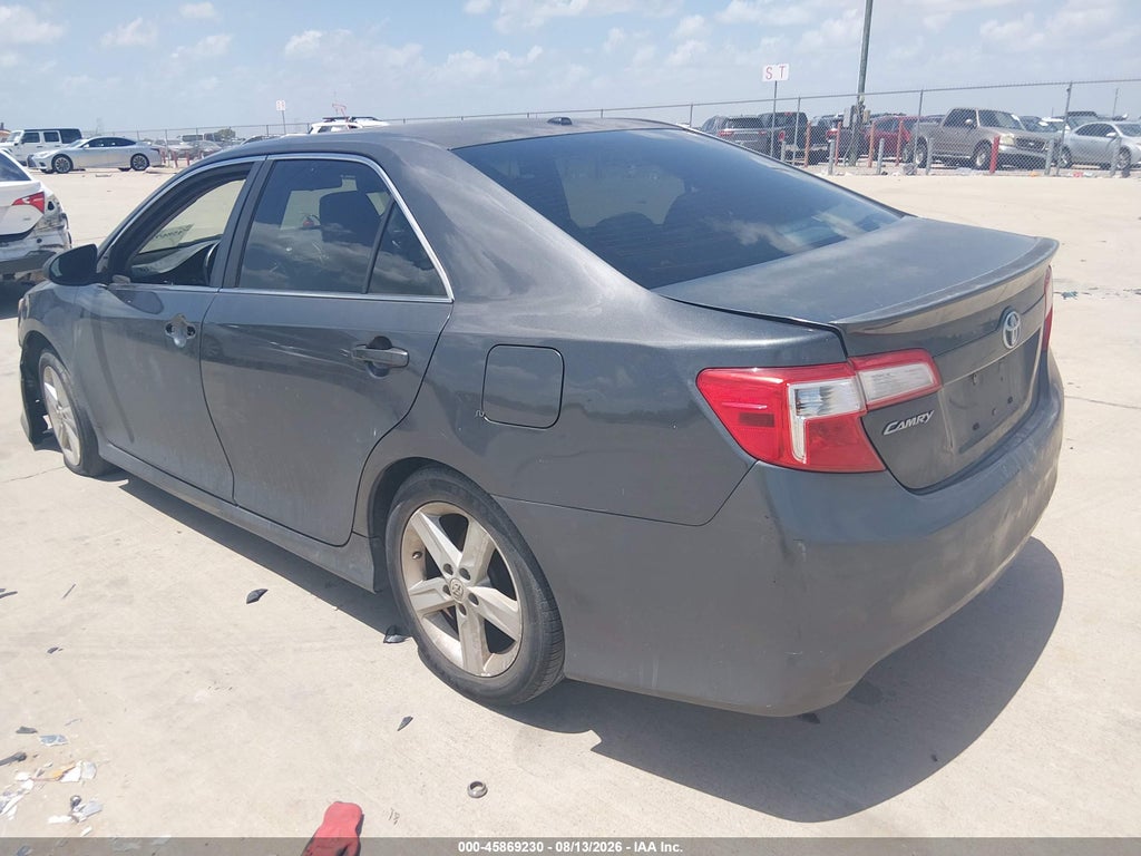 2012 Toyota Camry SE photo 3
