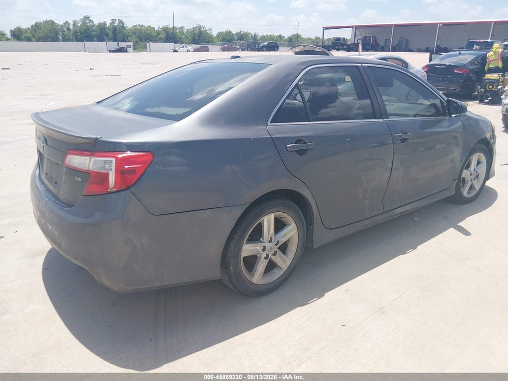 2012 Toyota Camry SE photo 4