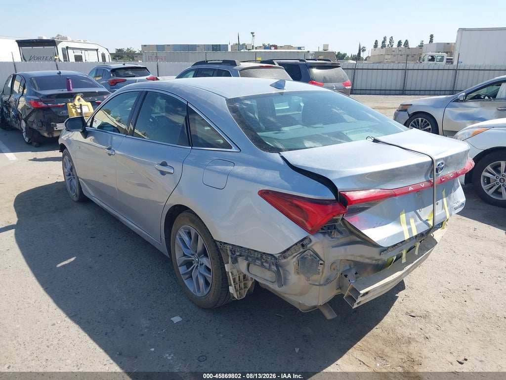 2020 Toyota Avalon Hybrid XLE photo 3