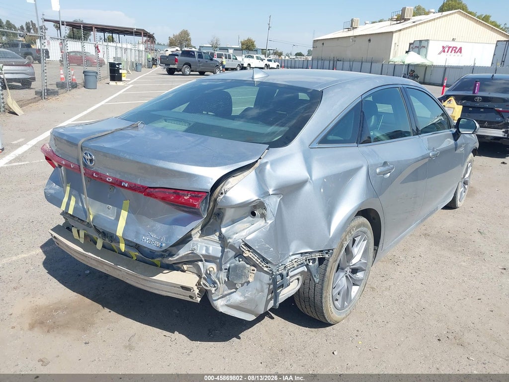 2020 Toyota Avalon Hybrid XLE photo 4