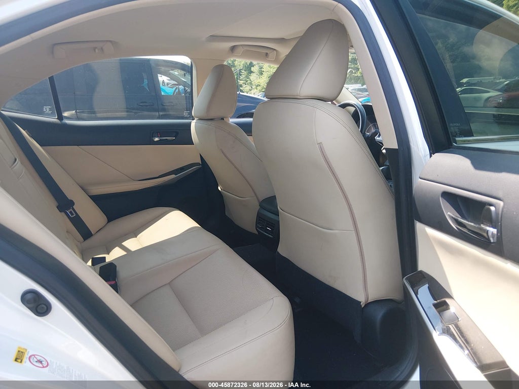 2016 Lexus IS 300 photo 8